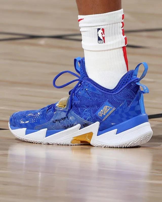 nba球员上脚科比球鞋系列,nba球星鞋王塔克在哪支球队