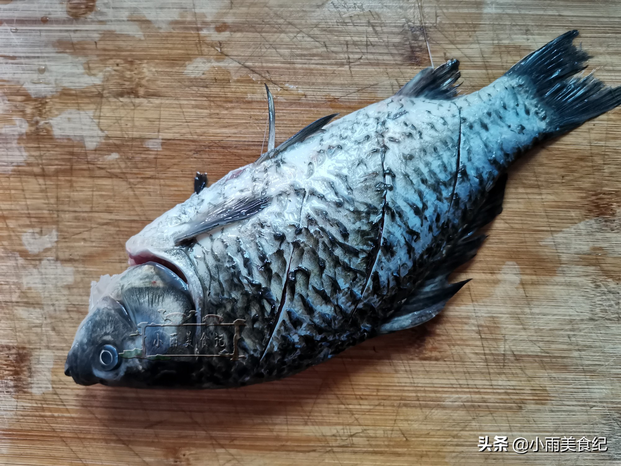 熬鱼汤的做法才又白又鲜,煮鱼汤不用煎的做法