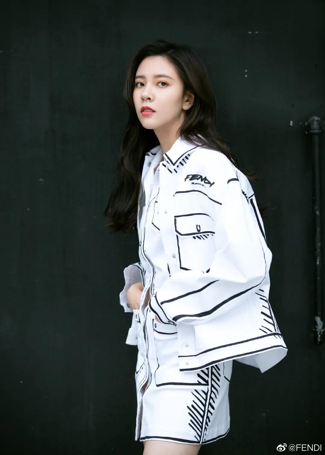 要什么漫画腿，明星们人手一件的漫画衣你怎么还没有？