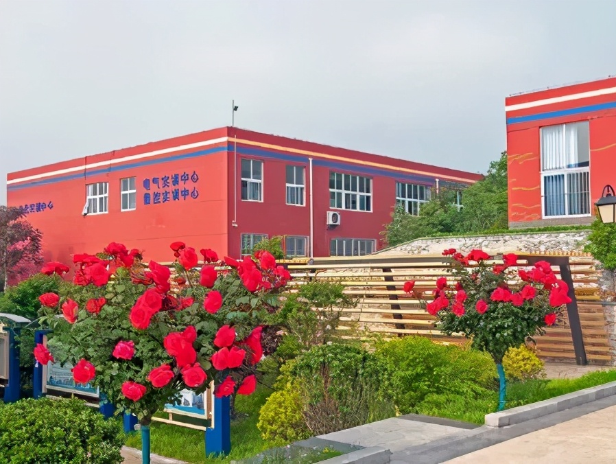 山东工业技师学院一年多少钱,山东工业技师学院2023招生简章