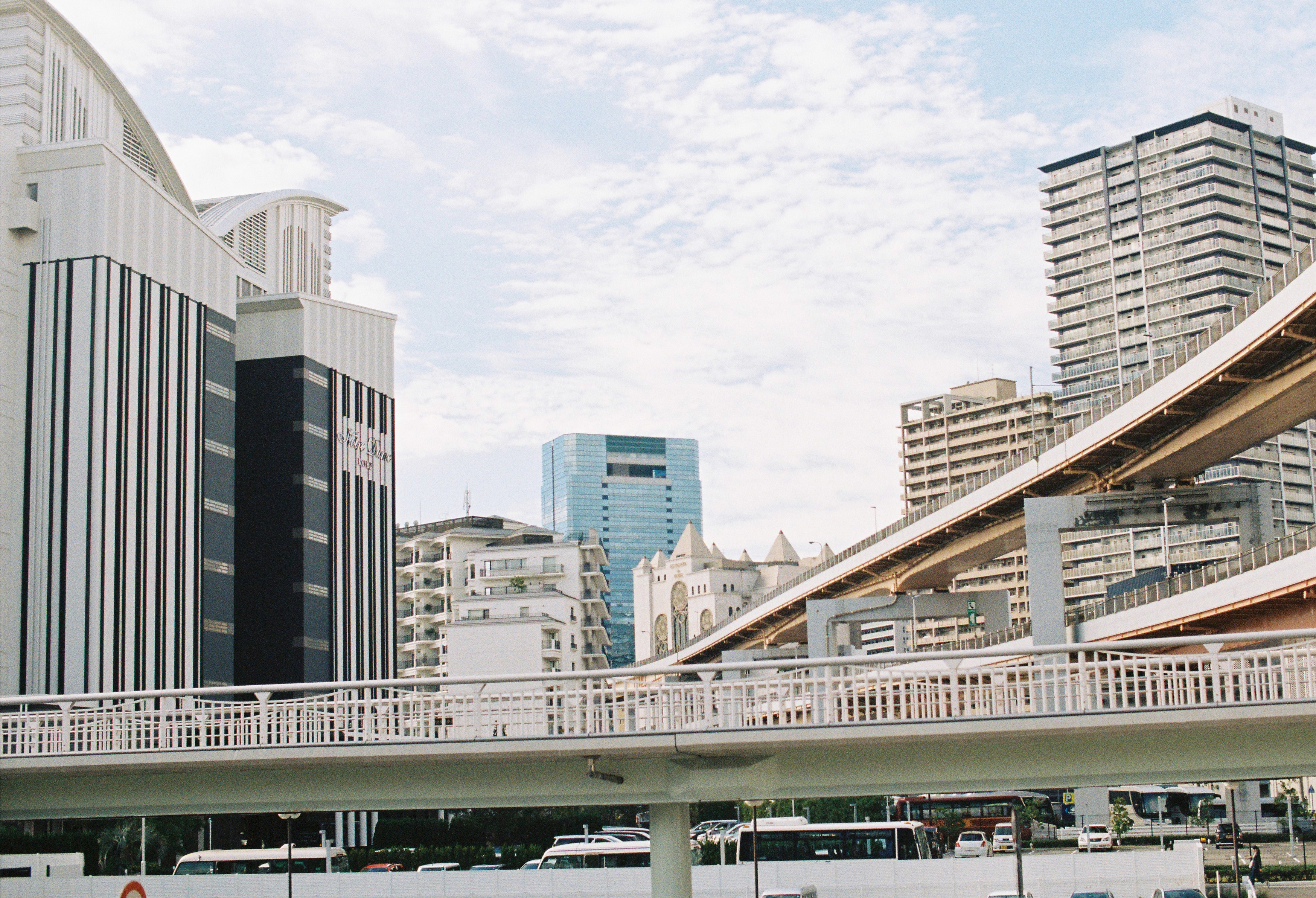 日本让人着迷的两个城市，京都和神户，总是有浓厚的历史文化