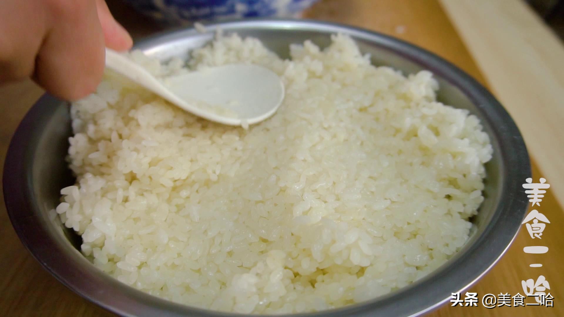 端午节奶奶烧饭,端午节怎样用粽叶做糯米饭