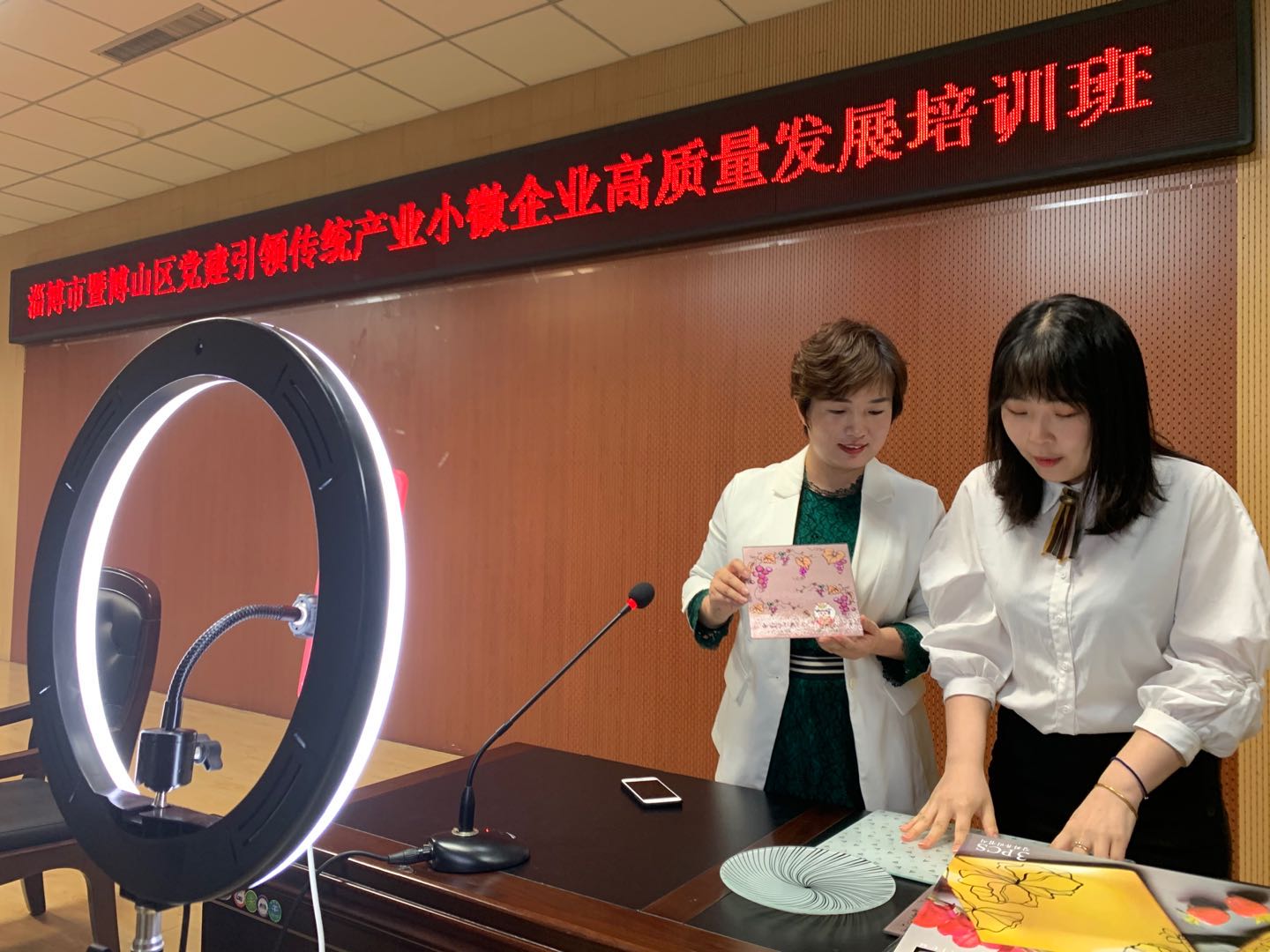 抖音快手服饰品类如何直播才能销量暴增