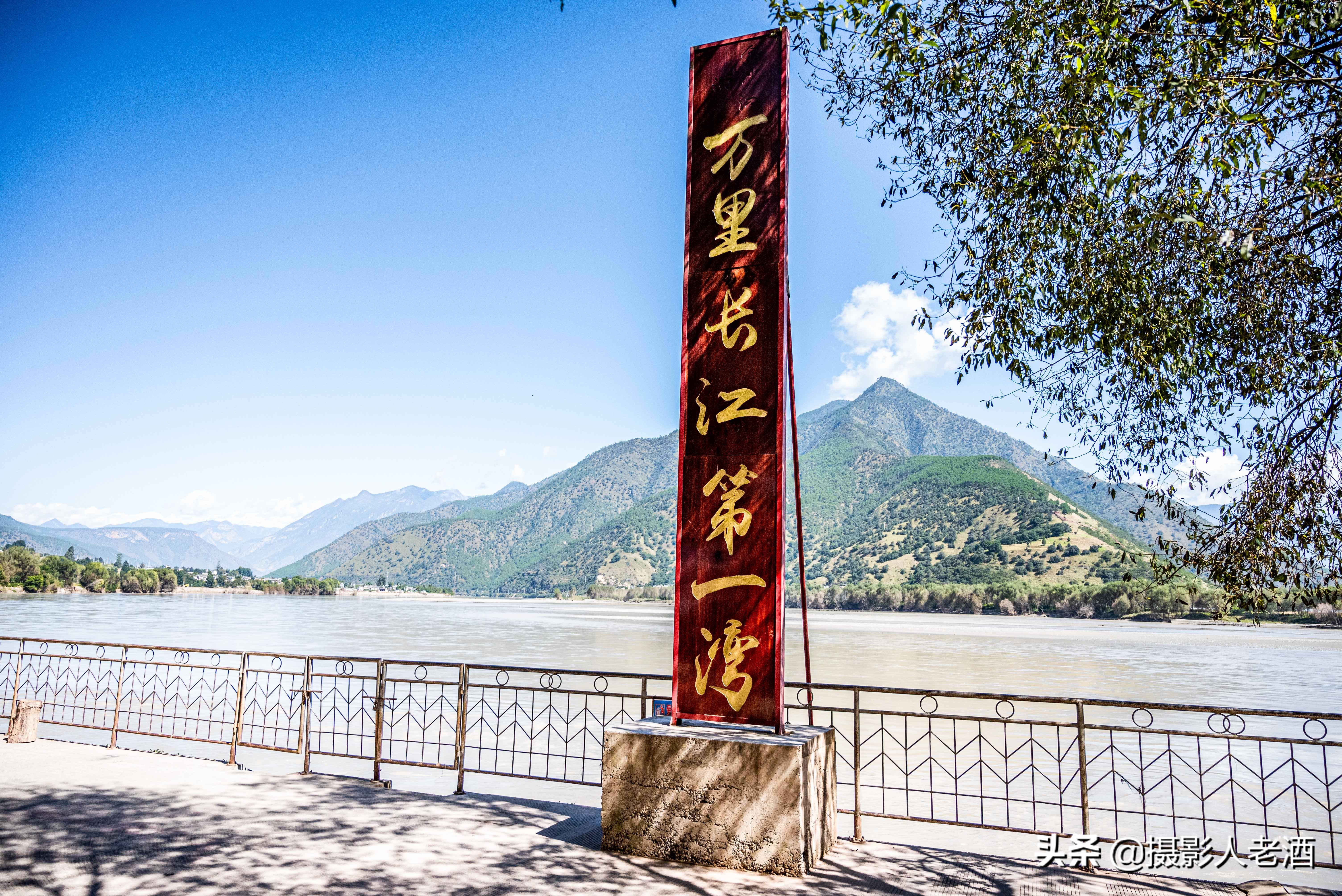 丽江长江第一湾虎跳峡,丽江市玉龙县长江第一湾