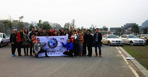 图片过于真实，MIIN车友会小姐姐最多，普拉多车友会都是大叔