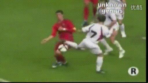 球王也假摔？盘点C罗假摔