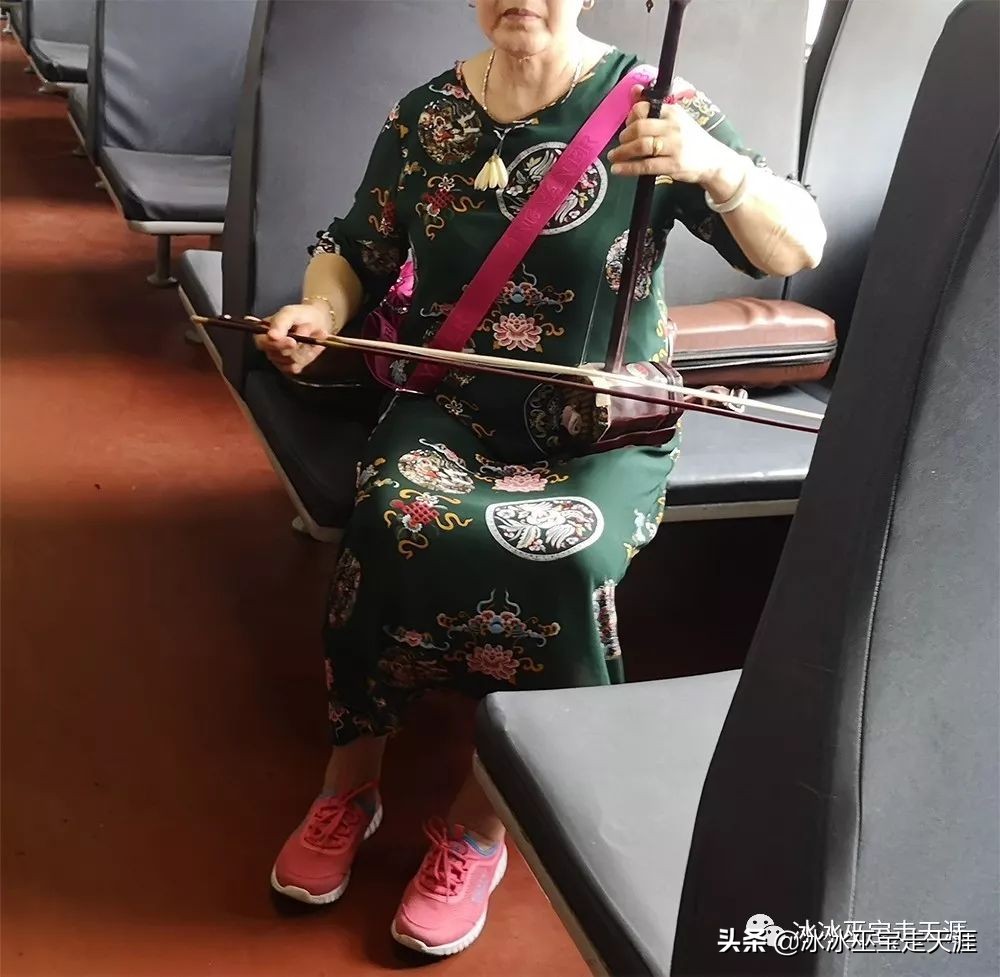 绿皮车成渝铁路上运行,川黔铁路最后的绿皮车