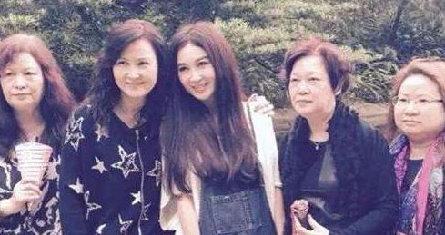 泪沟自体脂肪填充永久,自体脂肪填充太阳穴可以永久吗