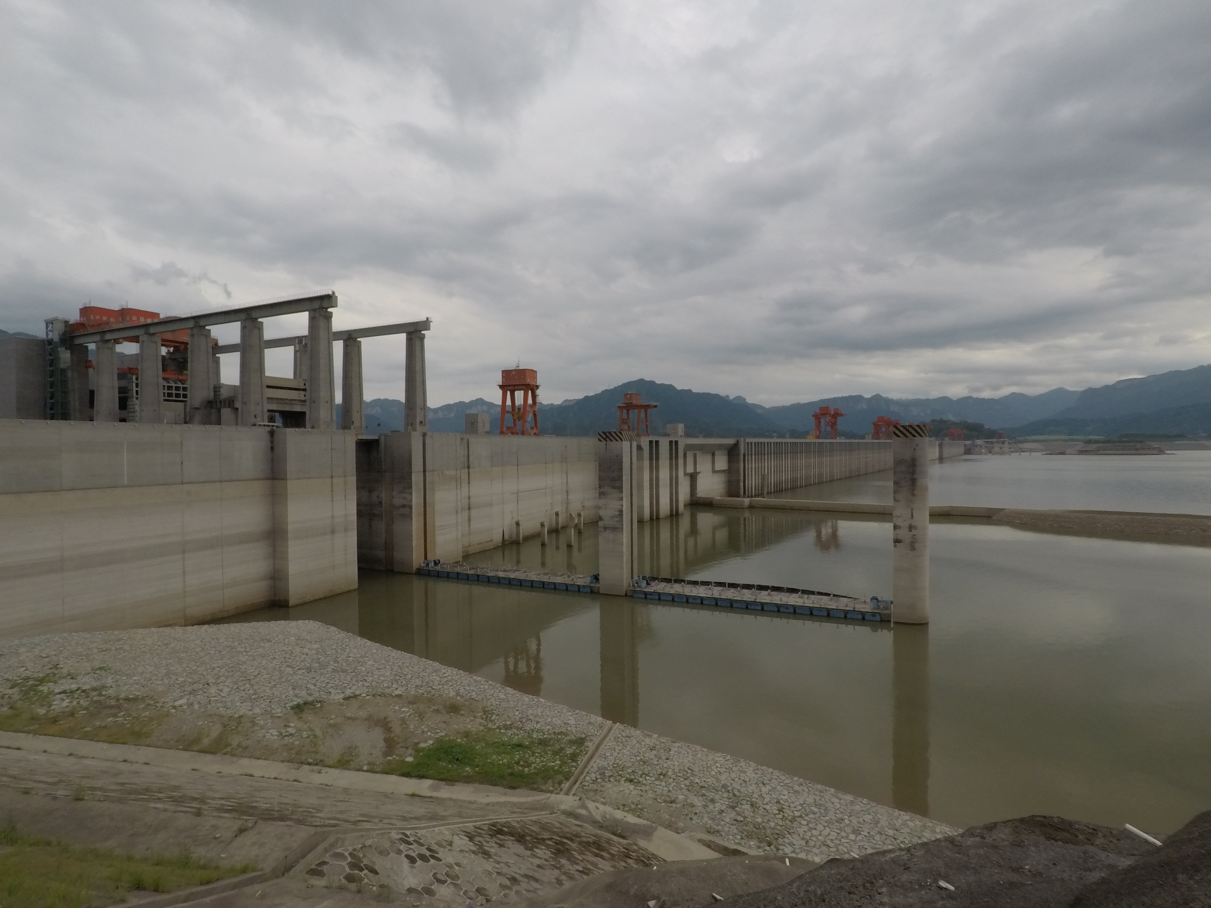 宜昌至三峡大坝自驾需要几个小时,从武汉的黄鹤楼到宜昌的三峡大坝