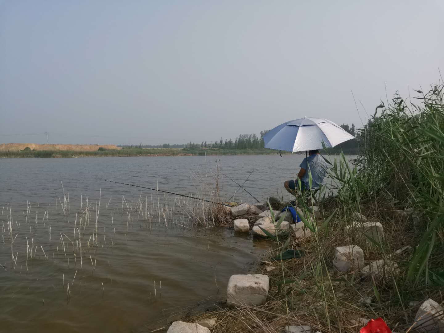 钓鱼时看不准窝料的位置,钓鱼找不准窝子