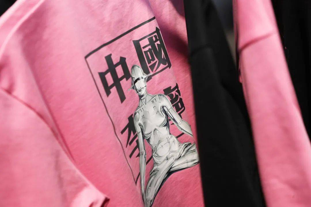 李宁惟吾pro联名aape,aape联名李宁驭帅照片