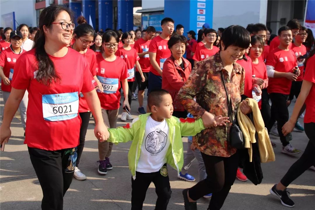 奔跑吧,少年|2019中国大学生马拉松联赛宁波大学站激情开跑