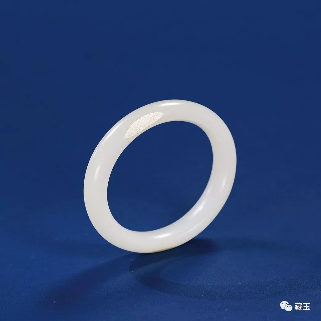 和田玉手镯和翡翠手镯哪个好看,怎么挑选和田玉手镯