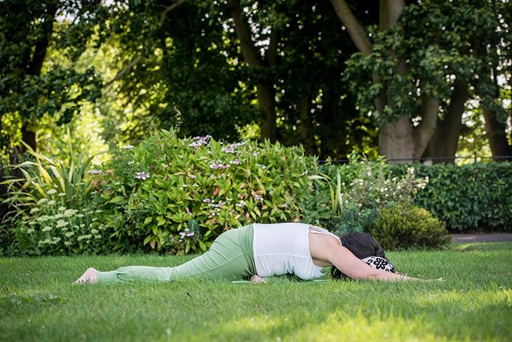 8个简单瑜伽动作消除疲劳促睡眠,放松神经20个瑜伽体式