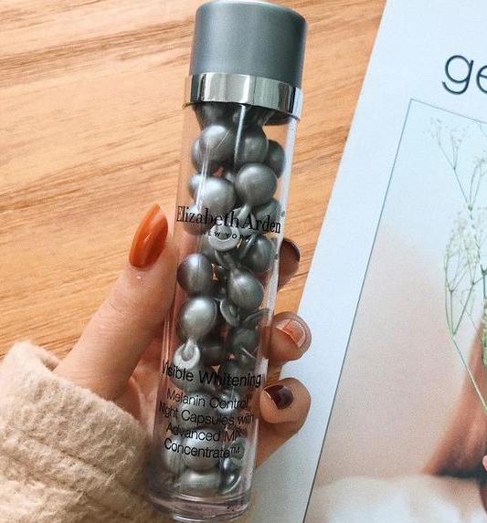 雅顿银胶为啥叫白手套,伊丽莎白雅顿银胶的颜色