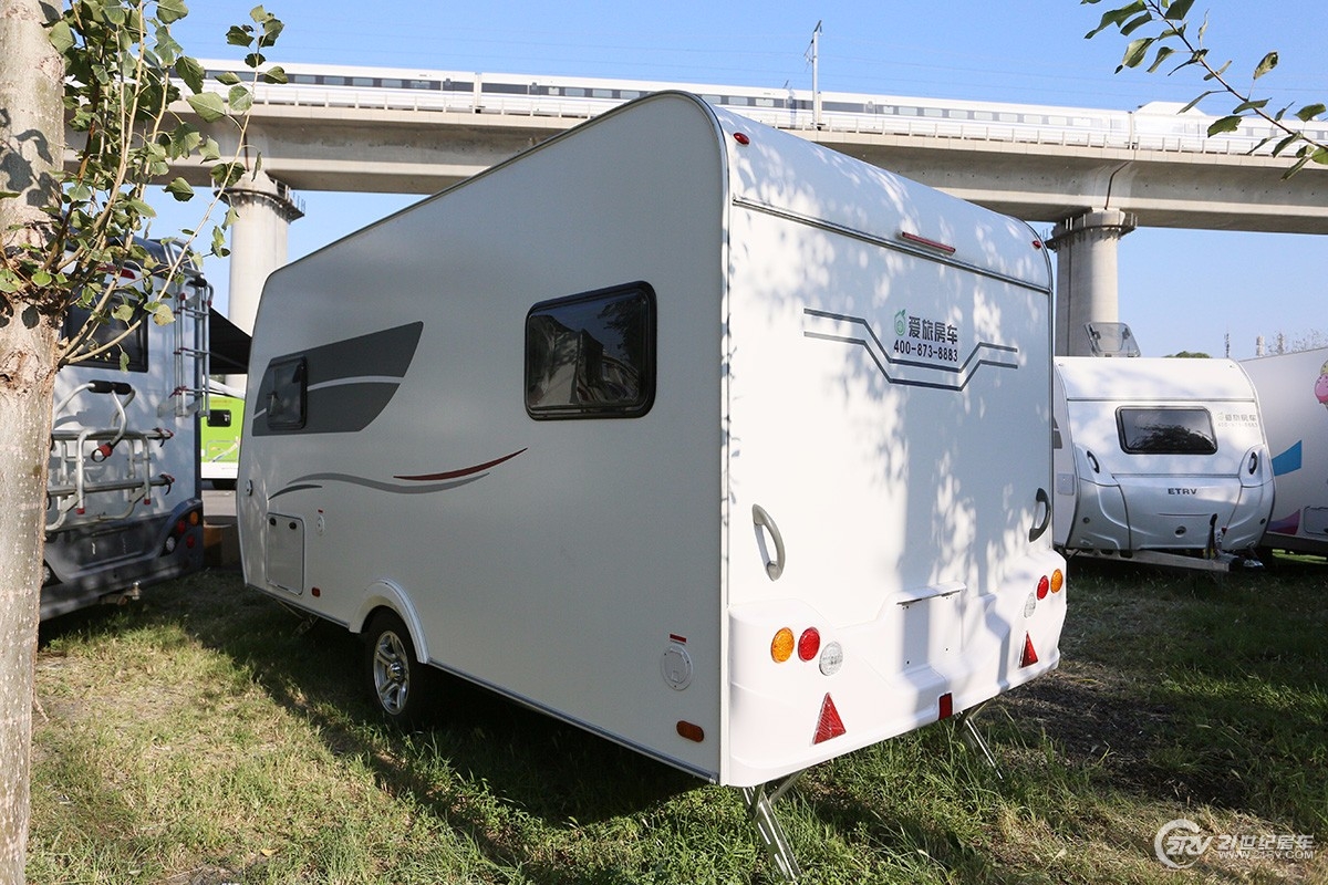 拖挂式房车价格10万左右睡两人,顶级双轴高端9.7米拖挂房车