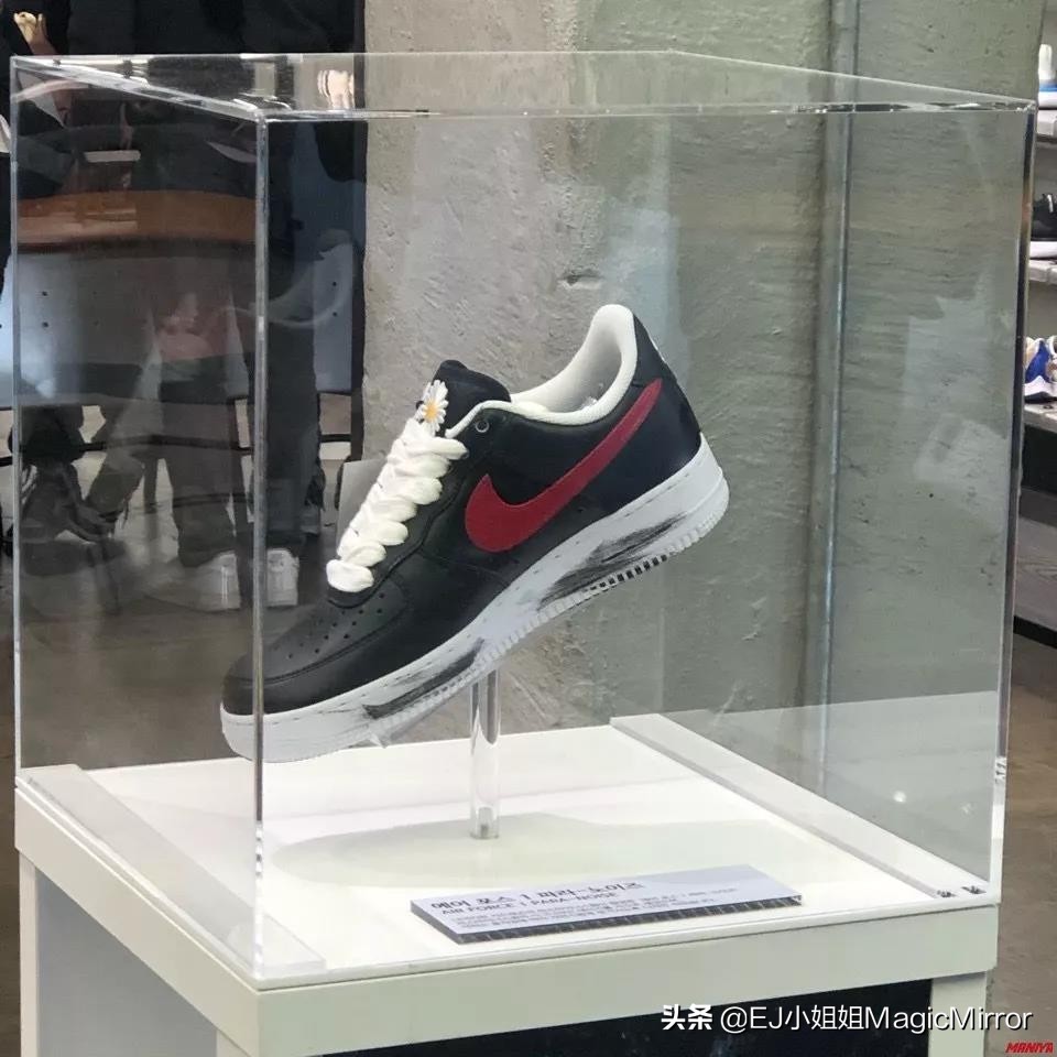 PMOXAF1韩国限定款,白色款提前发售现场爆满