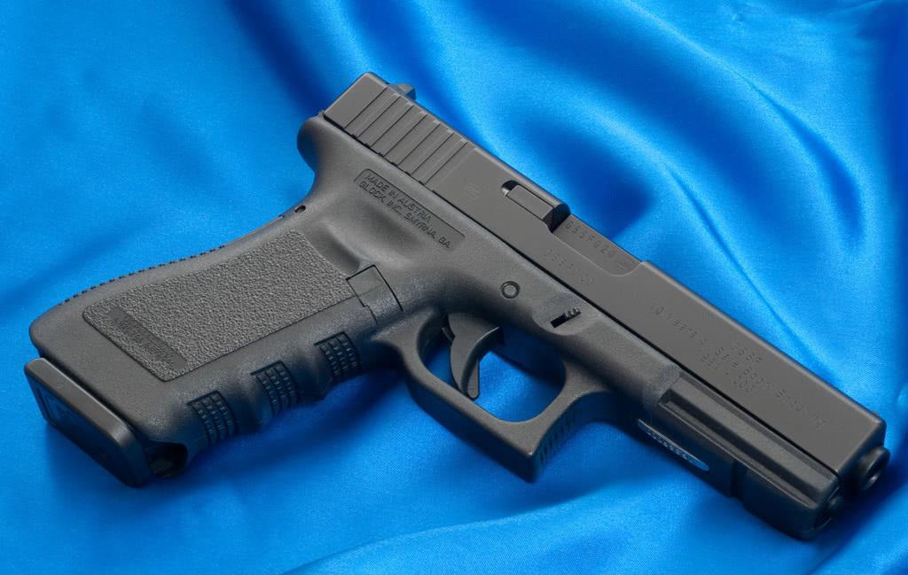 为什么沙漠之鹰威力大,为什么沙漠之鹰打不到人