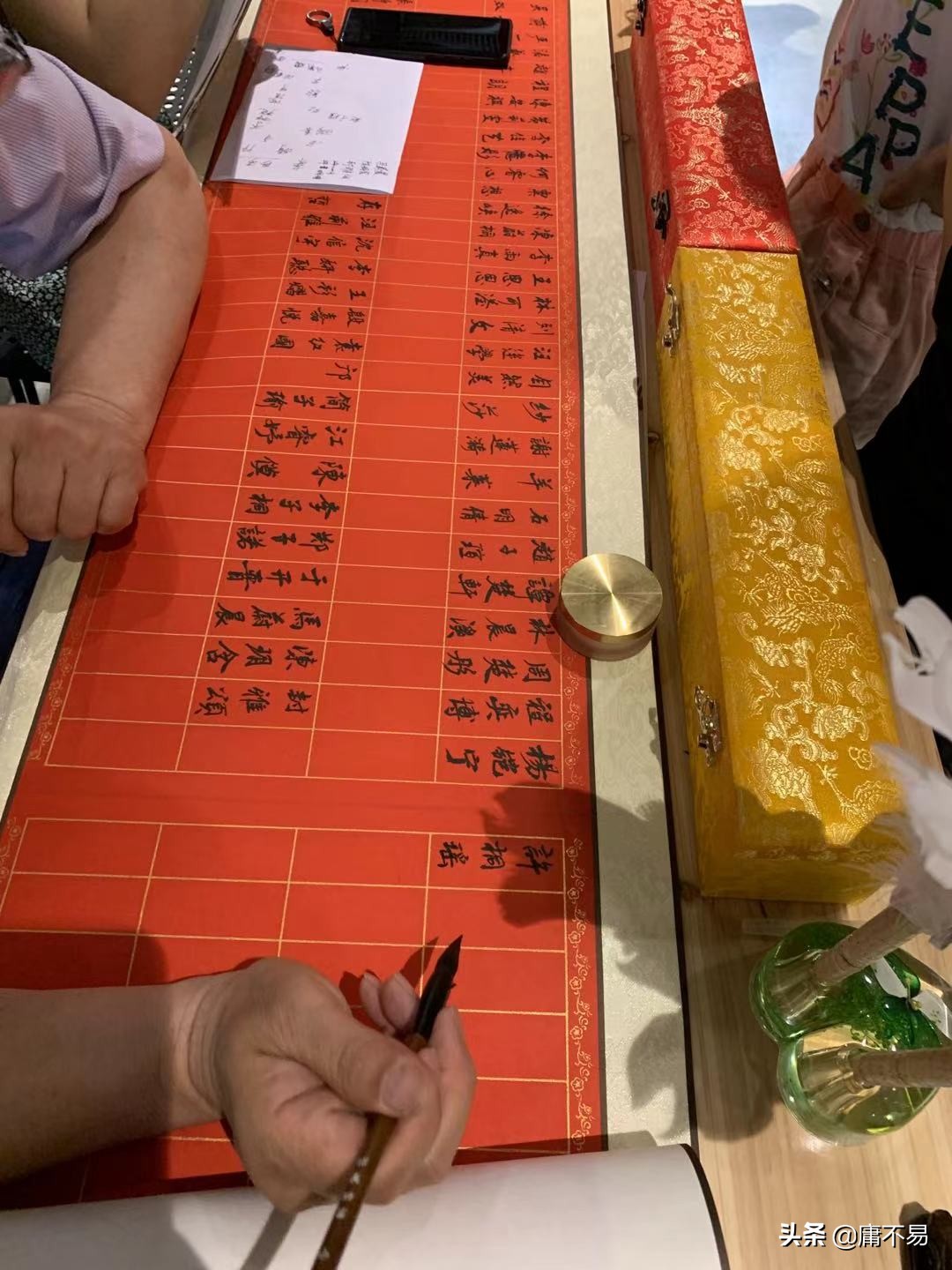 这样默默存在13年的琴行，能否让陷入焦虑的你高看一眼？