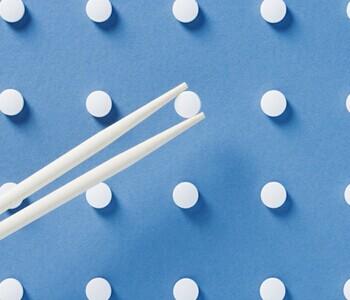 月经量不多一直不干净是内膜癌吗,月经拖拉不干净可能是内膜癌吗