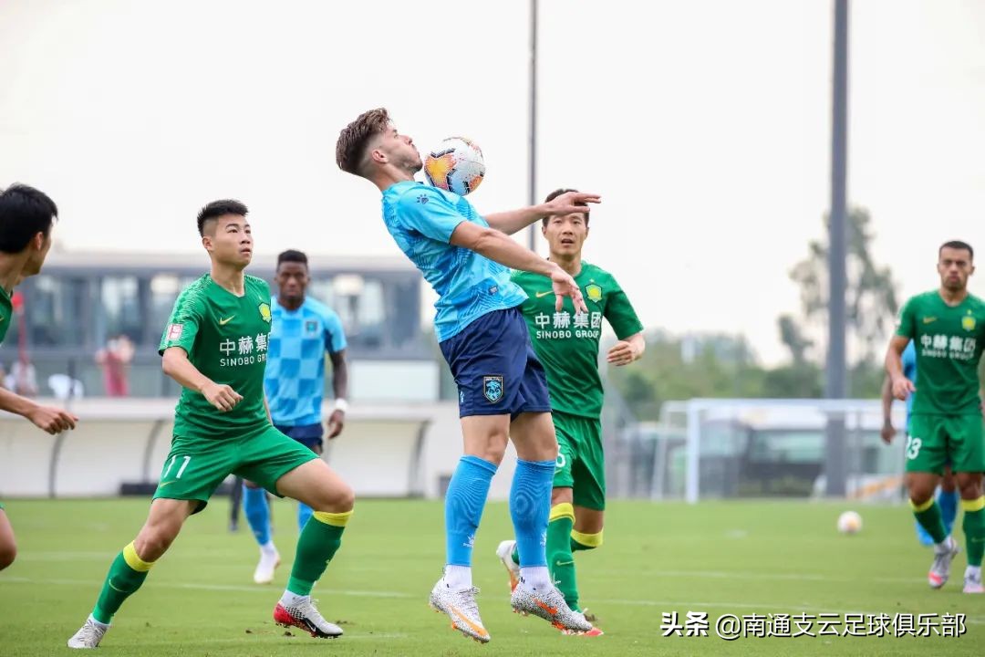 云动态|*男猛**戏水，狼兵泳池放松训练，快来围观