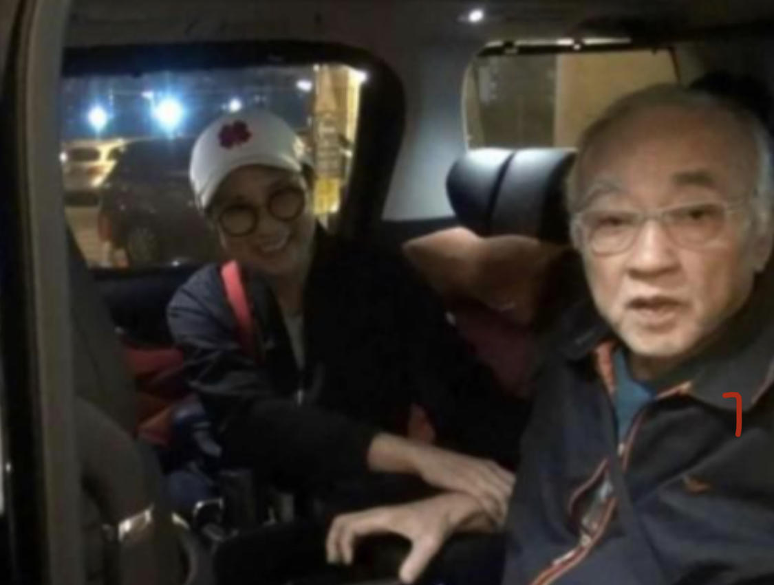 周润发与卢海鹏颁奖,卢海鹏与周润发