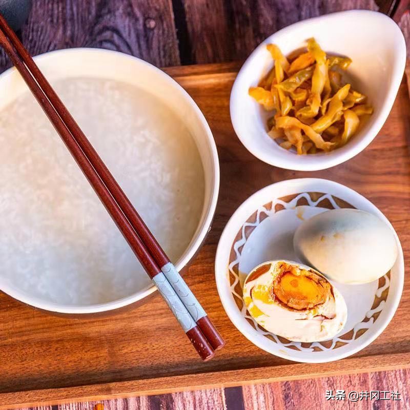 27岁女硕士百万身家创业失败,32岁女硕士被逼卖鸭蛋