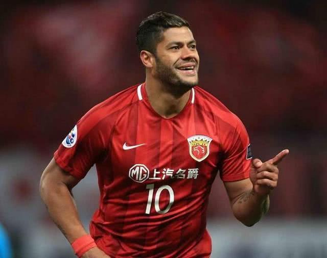 当巴西政客开启系列*华反**操作时，巴西的球星们为中国发出正义之声