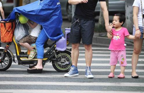 儿童骑自行车惨痛事故,儿童误骑电动车事故