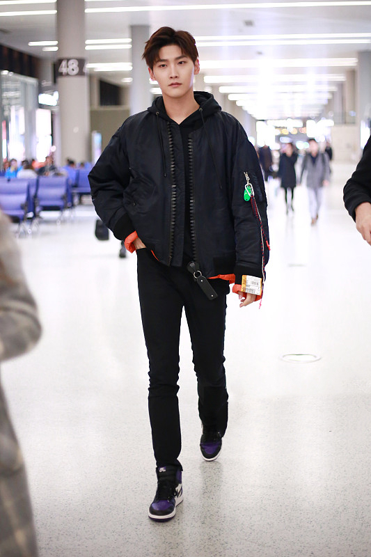 李易峰，吴亦凡等众多明星AJ鞋搭配，潮男潮女一个没少