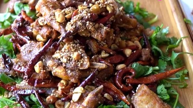 徐州小伙卖羊头,农村大叔50头羊一年利润