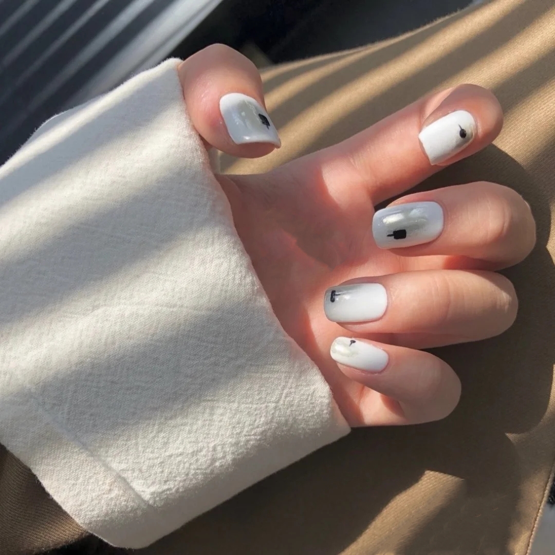 高级感美甲简约大气图片,高级感美甲轻奢款式高清图片