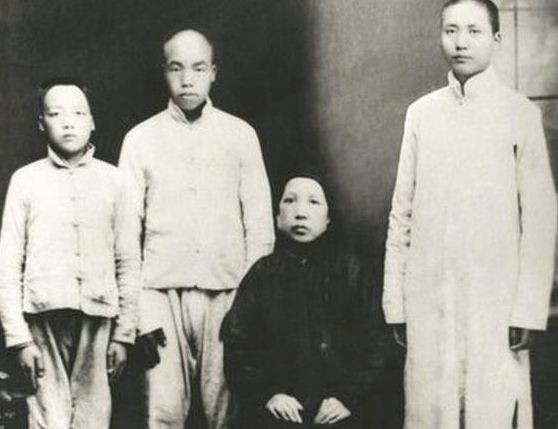 1972年，湖南一老人去世，毛主席为何写下“九哥千古”四个字？