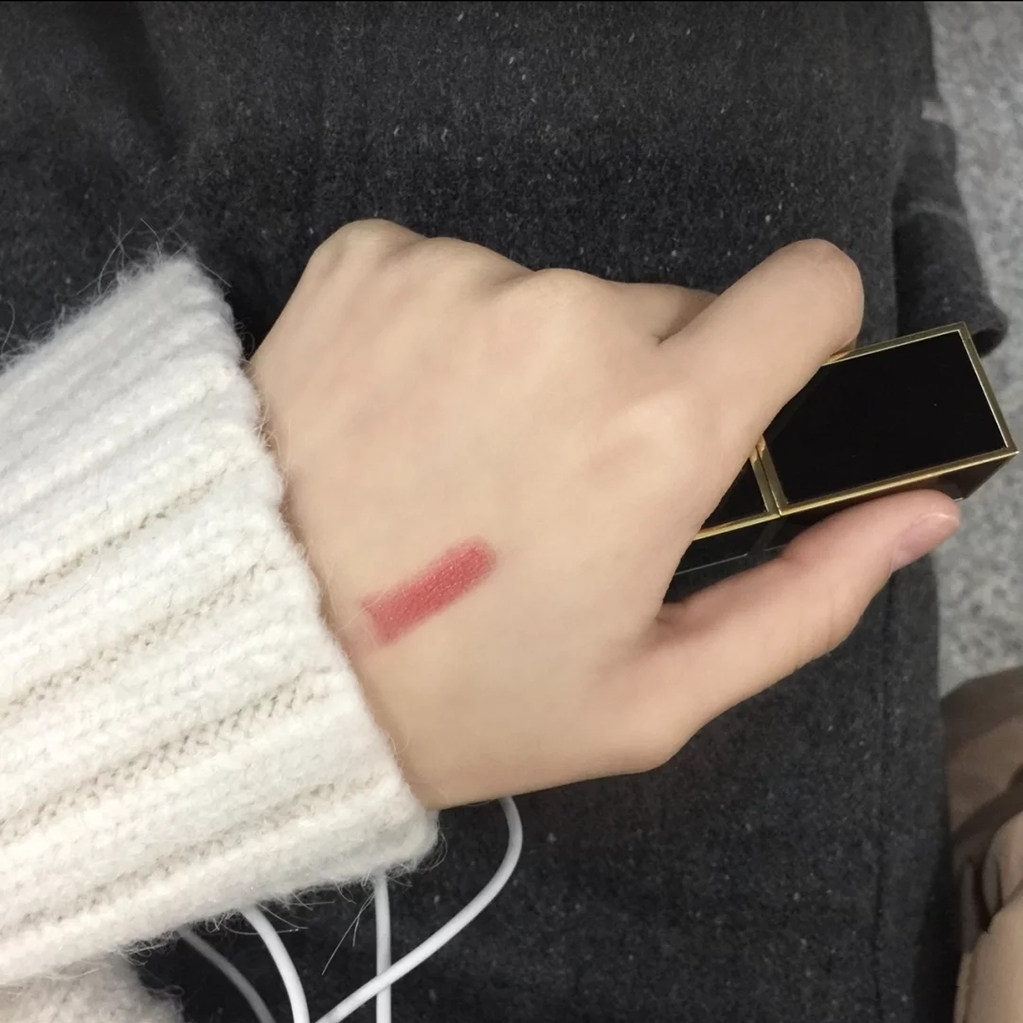 tf迷你黑管口红哪个颜色显白,tf口红16和小金条23哪个更显白