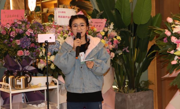 90斤女汉子狂撸571串？网友：李嘉嘉串串鲜是“真香”