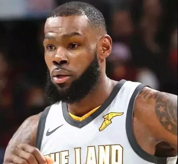 库里欧文杜兰特合体,詹姆斯杜兰特一起封盖库里视频