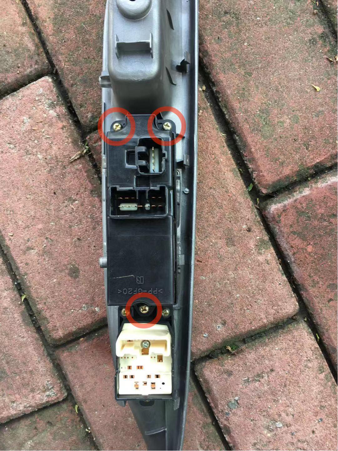 马六主驾驶升降器开关怎么拆,马六右后门玻璃升降器更换