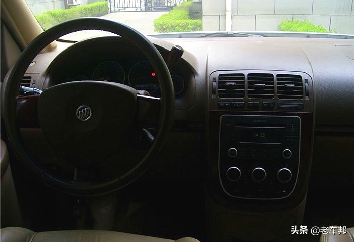 别克gl8es陆尊2022款尊享型,2022款别克gl8es陆尊豪华版