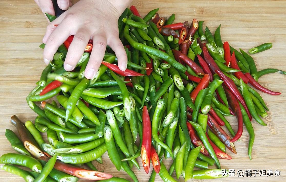 酸甜辣椒腌制方法最简单的,腌制整个辣椒10斤辣椒放多少盐