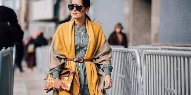 穿羊毛大衣怎么系围巾,高领貂绒大衣怎么系围巾