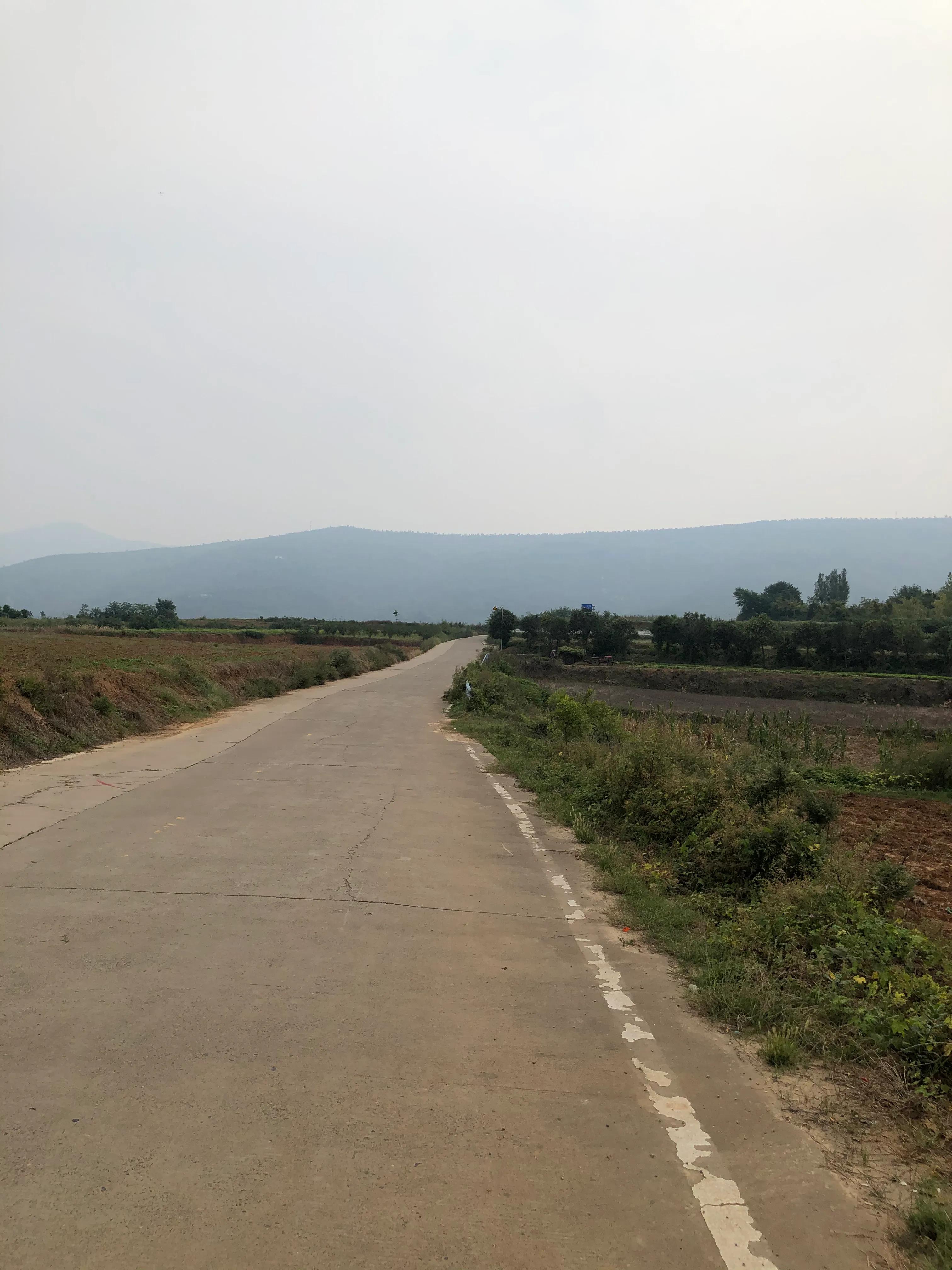 河南洛阳万安山,洛阳远眺万安山