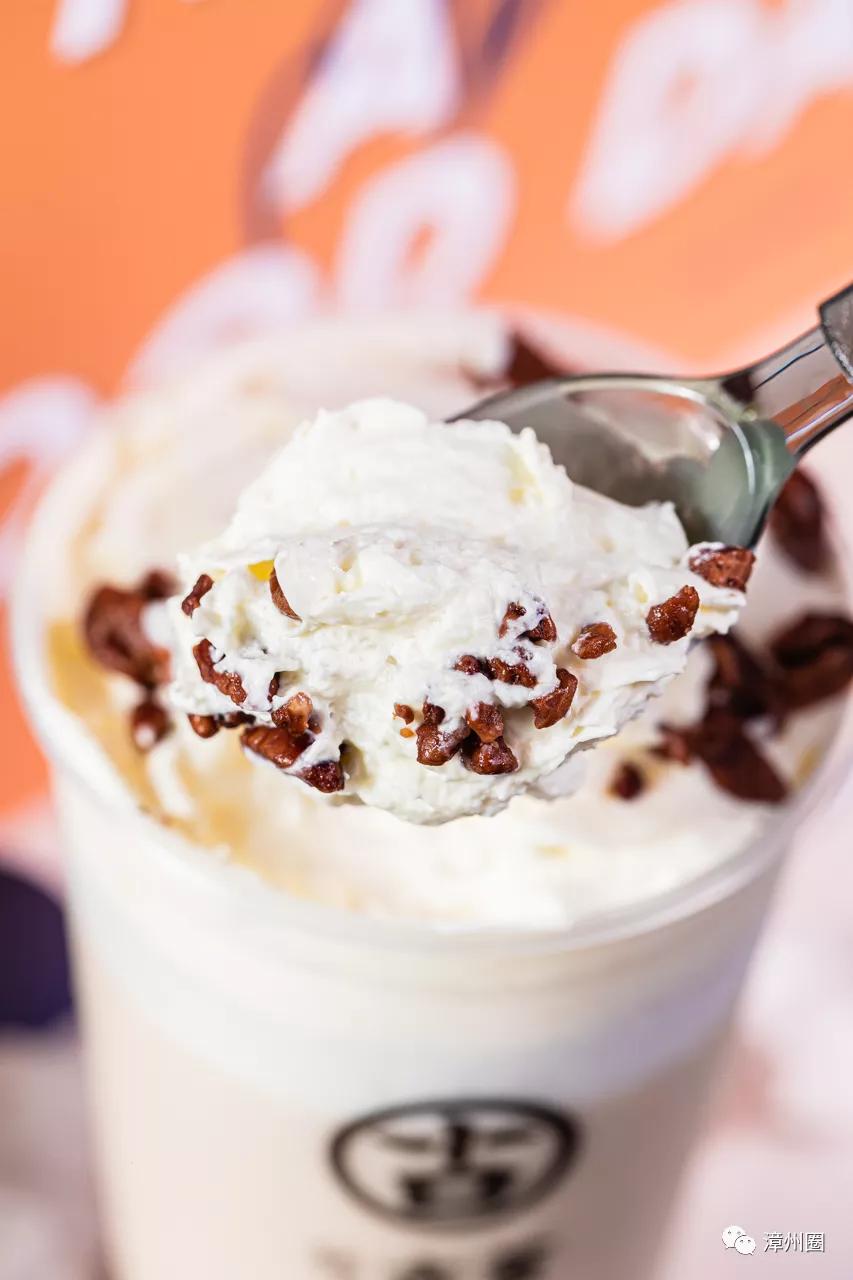 买一送一！大肚子水果茶来了，足足1000cc，单靠吸管都吸不动