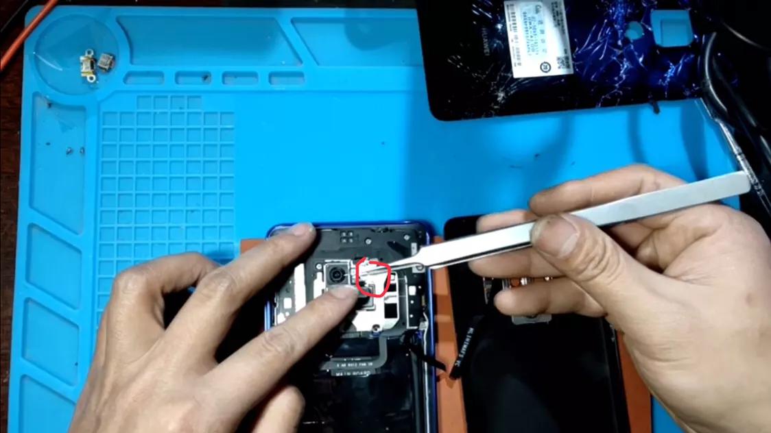 华为mate20重摔后无背光,mate20后盖可以更换成mate20pro后盖吗