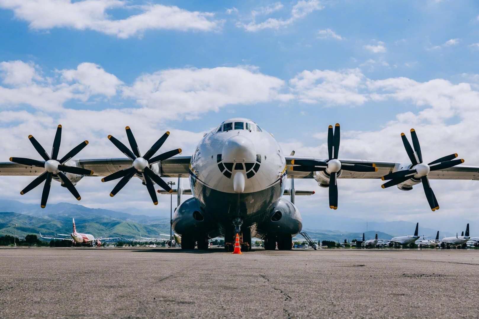 苏联安22巨型运输机,世界上最大的飞机安22运输机