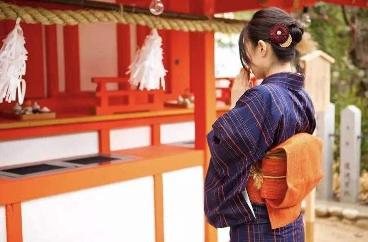 护身符的御守可以被外人看到吗,日本御守符不用了怎么处理