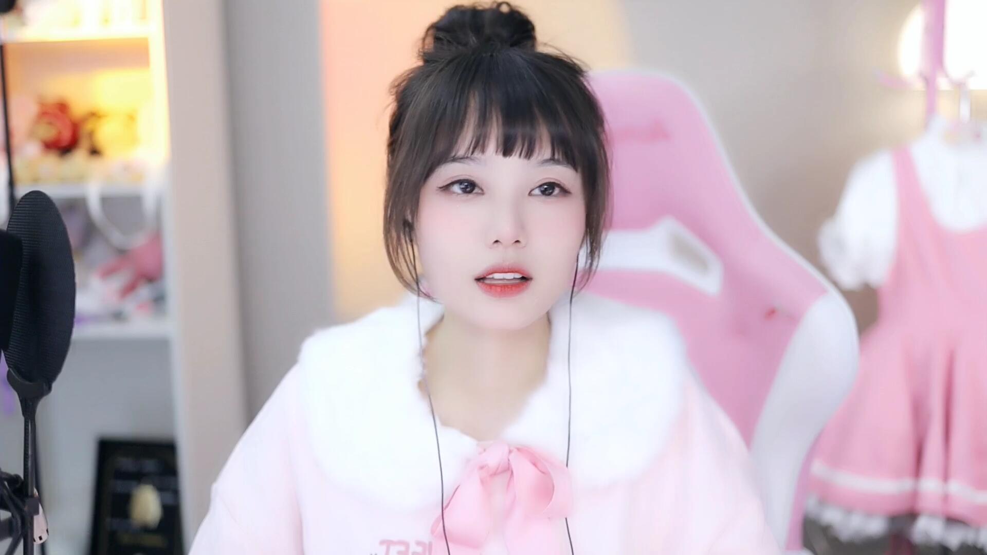 火线妹头发大改造？双马尾消失，论改变迪丽阿巴3厘米裙子完胜