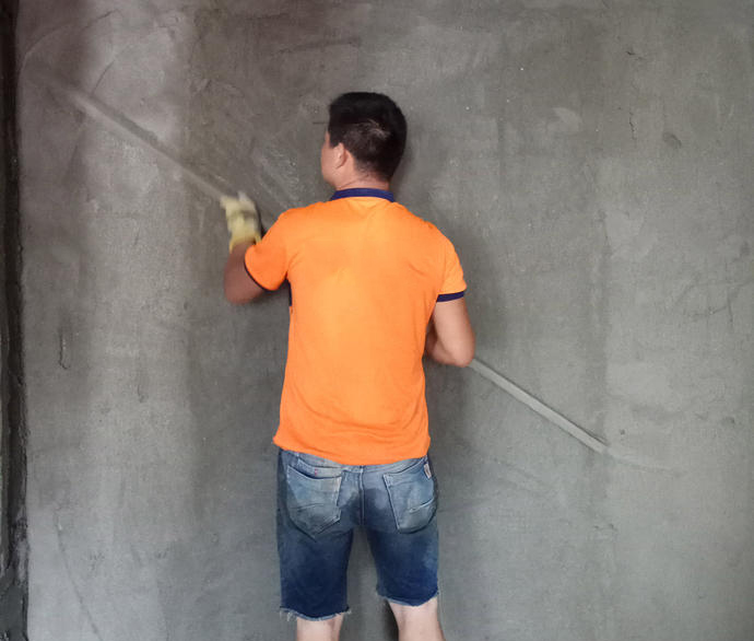 装修墙面上刮腻子好还是刷涂料好,装修墙面刷漆流程视频