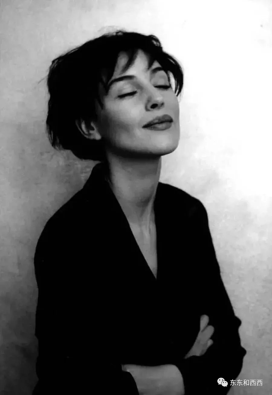 55岁仍然性感至死，这样的天生*物尤**从来没人觉得她低俗