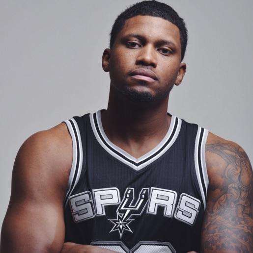 椴佽开鐩栦紛鑷傚睍澶氬皯,椹埡鐨勯瞾杩洊浼婂澶т簡