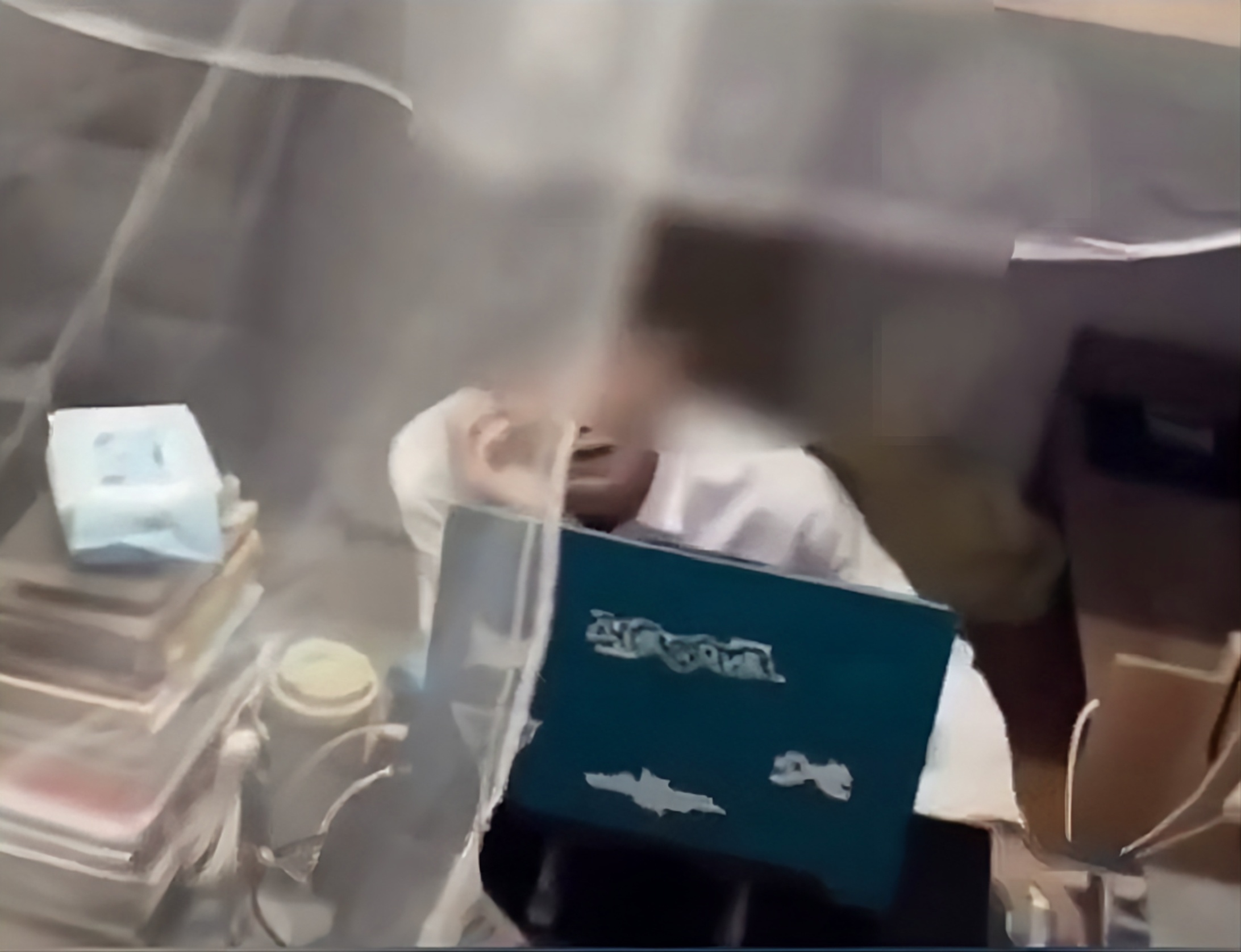 985大学生半夜打游戏,大学生宿舍通宵打游戏